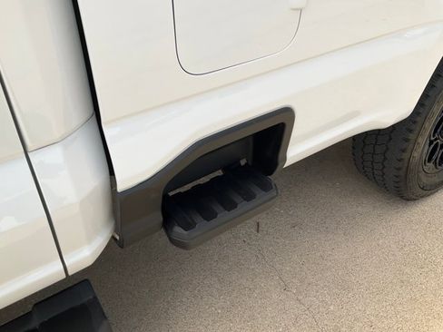 Certified 2025 Ford F250 XLT w/ Black Appearance Package AWD/4WD image 13