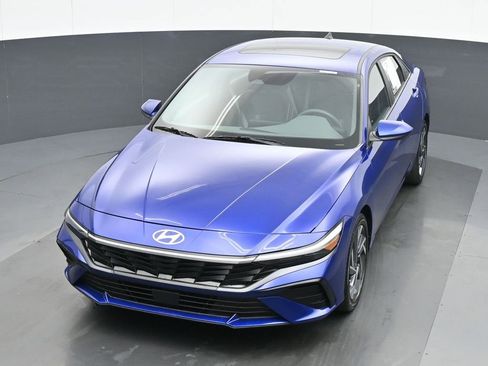 Used 2025 Hyundai Elantra SEL FWD image 16