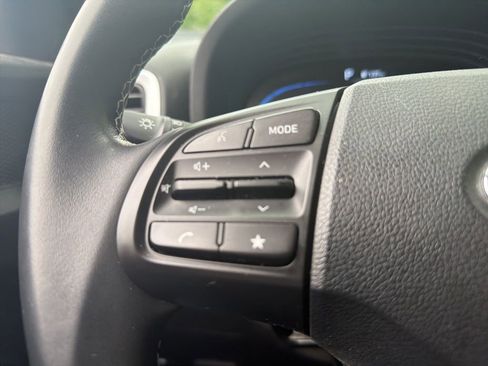 Used 2023 Hyundai Venue Limited FWD image 20