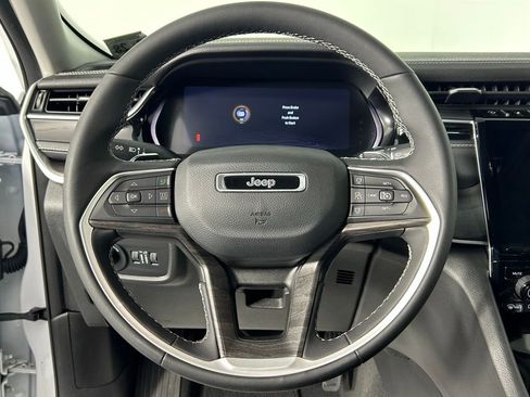 Used 2023 Jeep Grand Cherokee Limited image 27