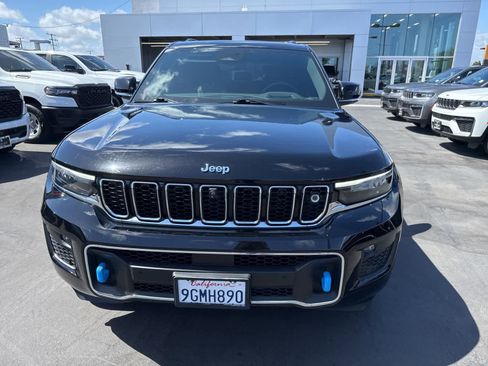 Used 2023 Jeep Grand Cherokee Overland w/ Advanced Protech Group III AWD/4WD image 3