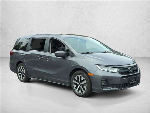 Certified 2025 Honda Odyssey EX-L image 3
