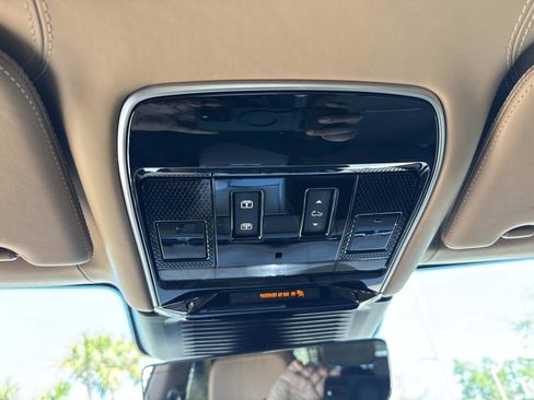 Used 2024 Land Rover Range Rover SV image 32