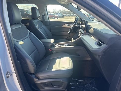 New 2026 Ford Explorer Active w/ Active Comfort Package image 17