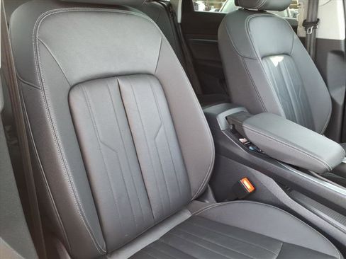 Used 2022 Audi e-tron Premium w/ Convenience Plus Package image 12