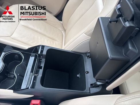 Used 2023 Jeep Grand Cherokee L Limited w/ Black Appearance Package image 29