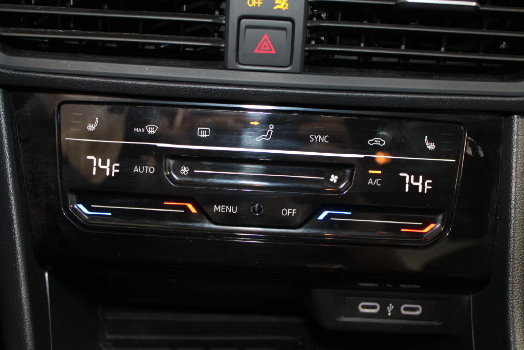 Used 2025 Volkswagen Jetta SE FWD image 29