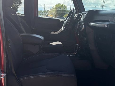 Used 2013 Jeep Wrangler Unlimited Sahara w/ Connectivity Group AWD/4WD image 16