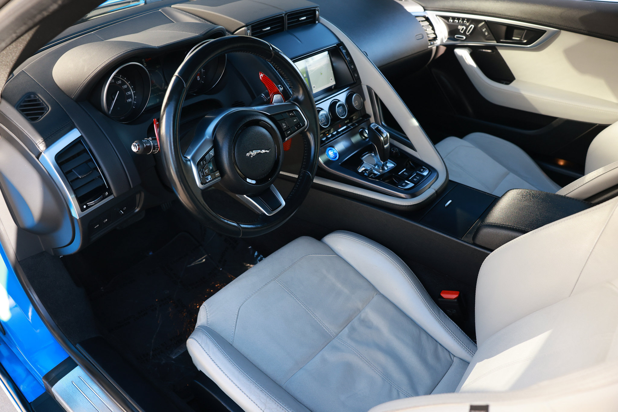 Used 2018 Jaguar F-TYPE Convertible RWD image 6