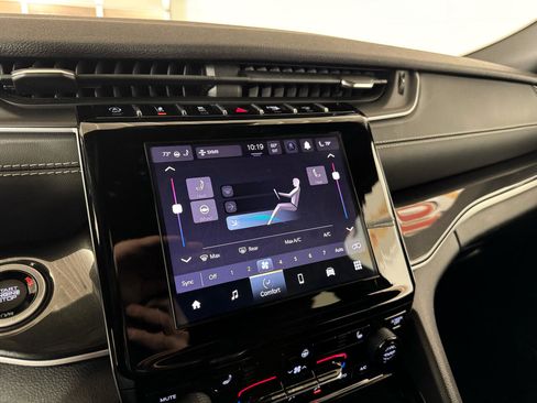 Used 2022 Jeep Grand Cherokee Altitude image 24