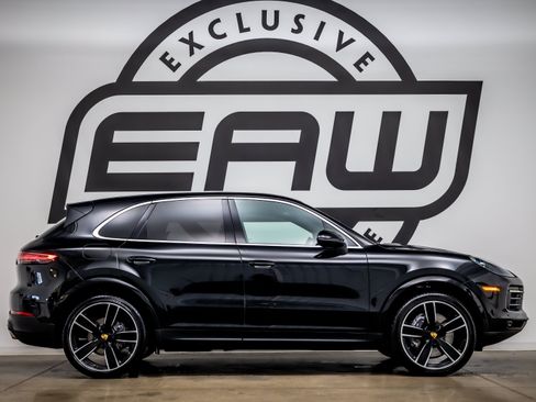 Used 2021 Porsche Cayenne AWD/4WD image 8
