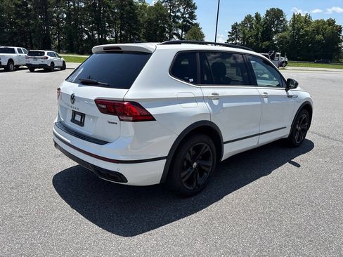 Used 2024 Volkswagen Tiguan SE R-Line AWD/4WD image 10