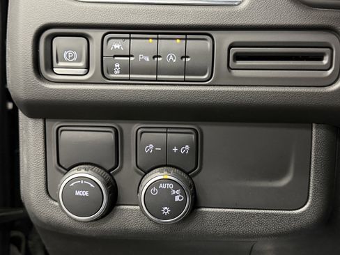 Used 2023 Chevrolet Suburban LS image 23