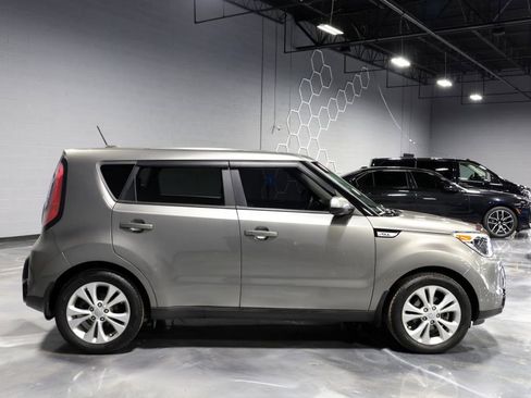 Used 2016 Kia Soul + FWD image 8