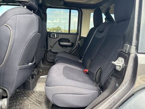 Used 2018 Jeep Wrangler Unlimited Sport image 10