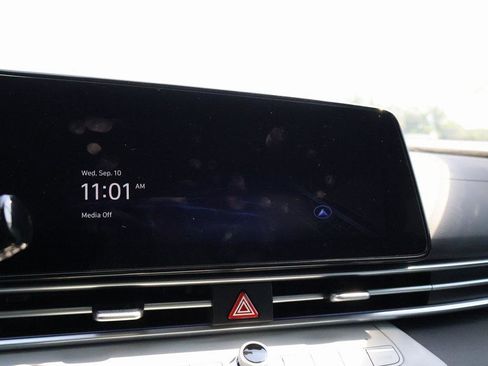 New 2025 Hyundai Elantra Limited image 34