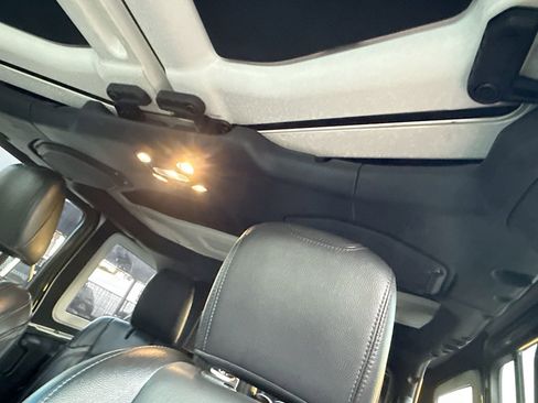 Used 2020 Jeep Wrangler Unlimited Sahara image 20