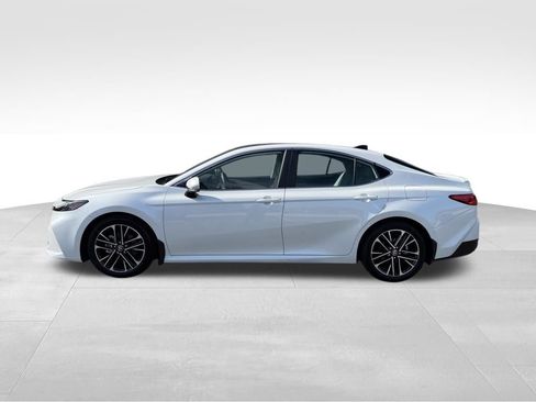 Used 2025 Toyota Camry XLE image 4