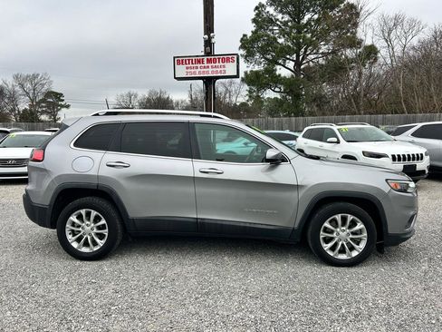 Used 2019 Jeep Cherokee Latitude w/ Popular Appearance Group image 3
