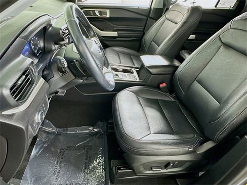 Used 2021 Ford Explorer XLT w/ Class III Trailer Tow Package image 9