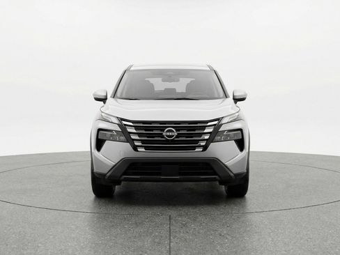 Used 2025 Nissan Rogue SV image 2