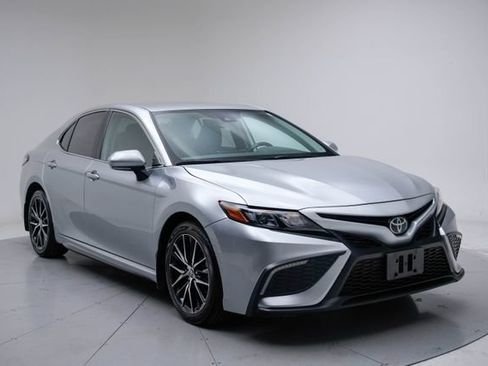 Used 2024 Toyota Camry SE FWD image 9