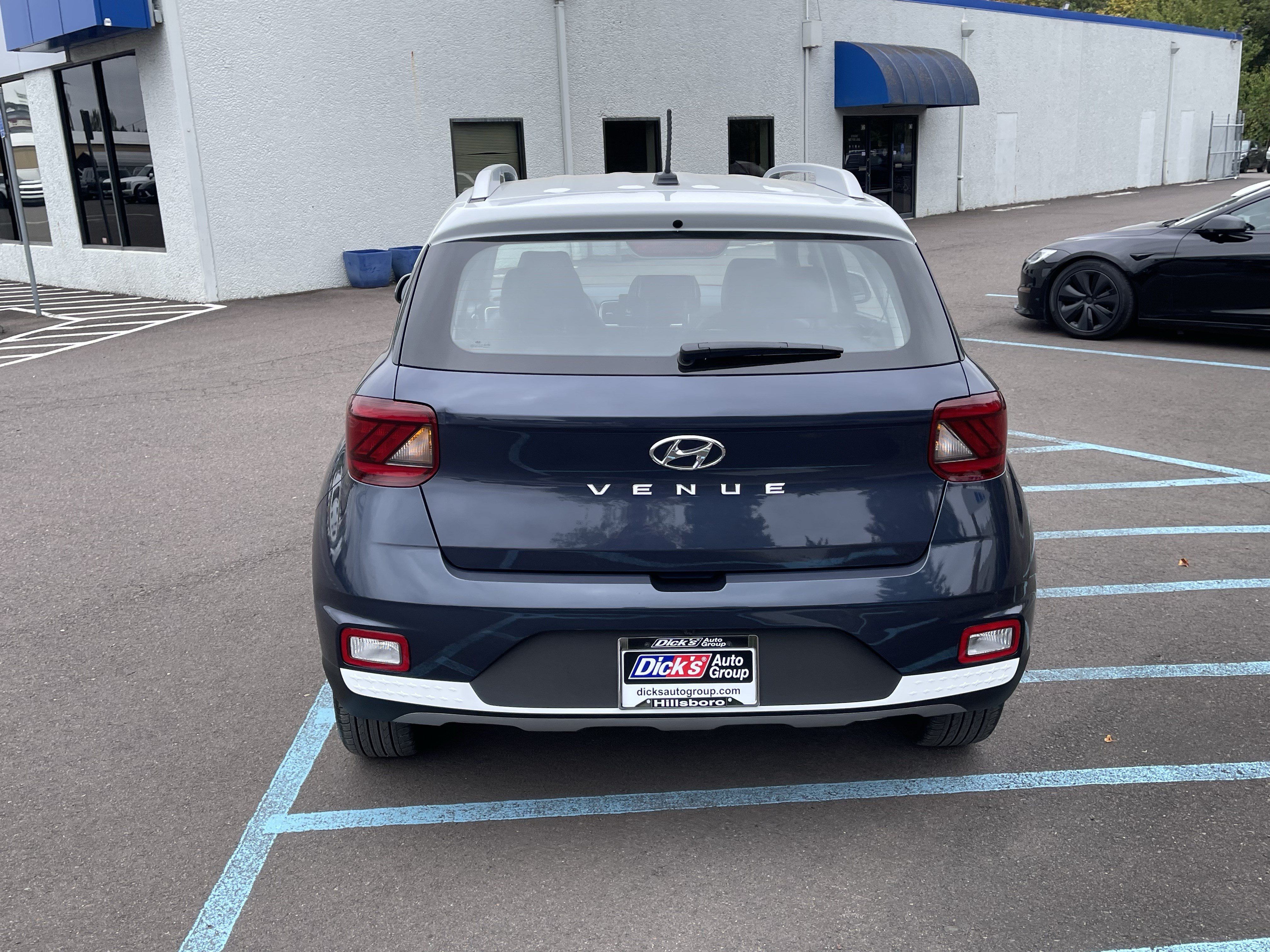 Certified 2025 Hyundai Venue Limited FWD image 4