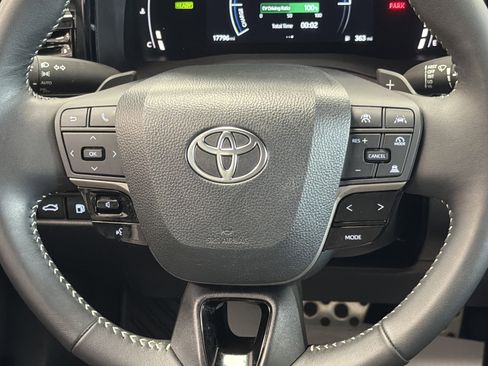 Used 2026 Toyota Camry SE FWD image 15