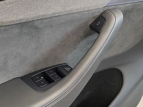 Used 2026 Tesla Model Y AWD image 12