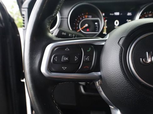 Used 2019 Jeep Wrangler Unlimited Sahara image 25