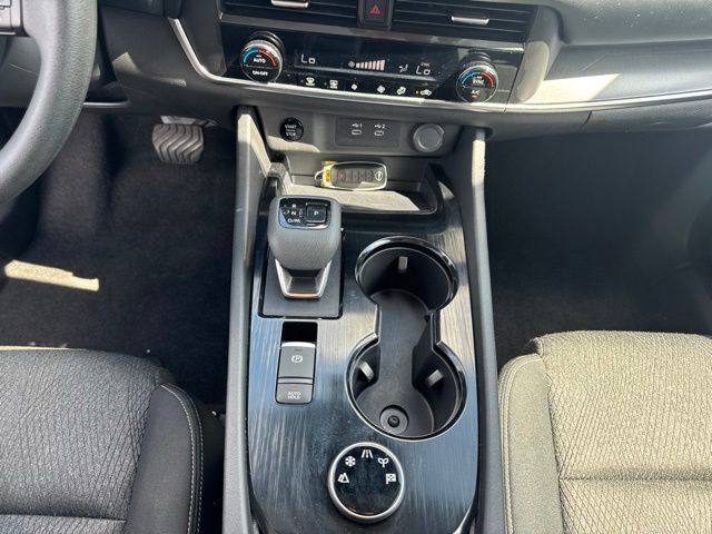 Used 2024 Nissan Rogue SV AWD/4WD image 13