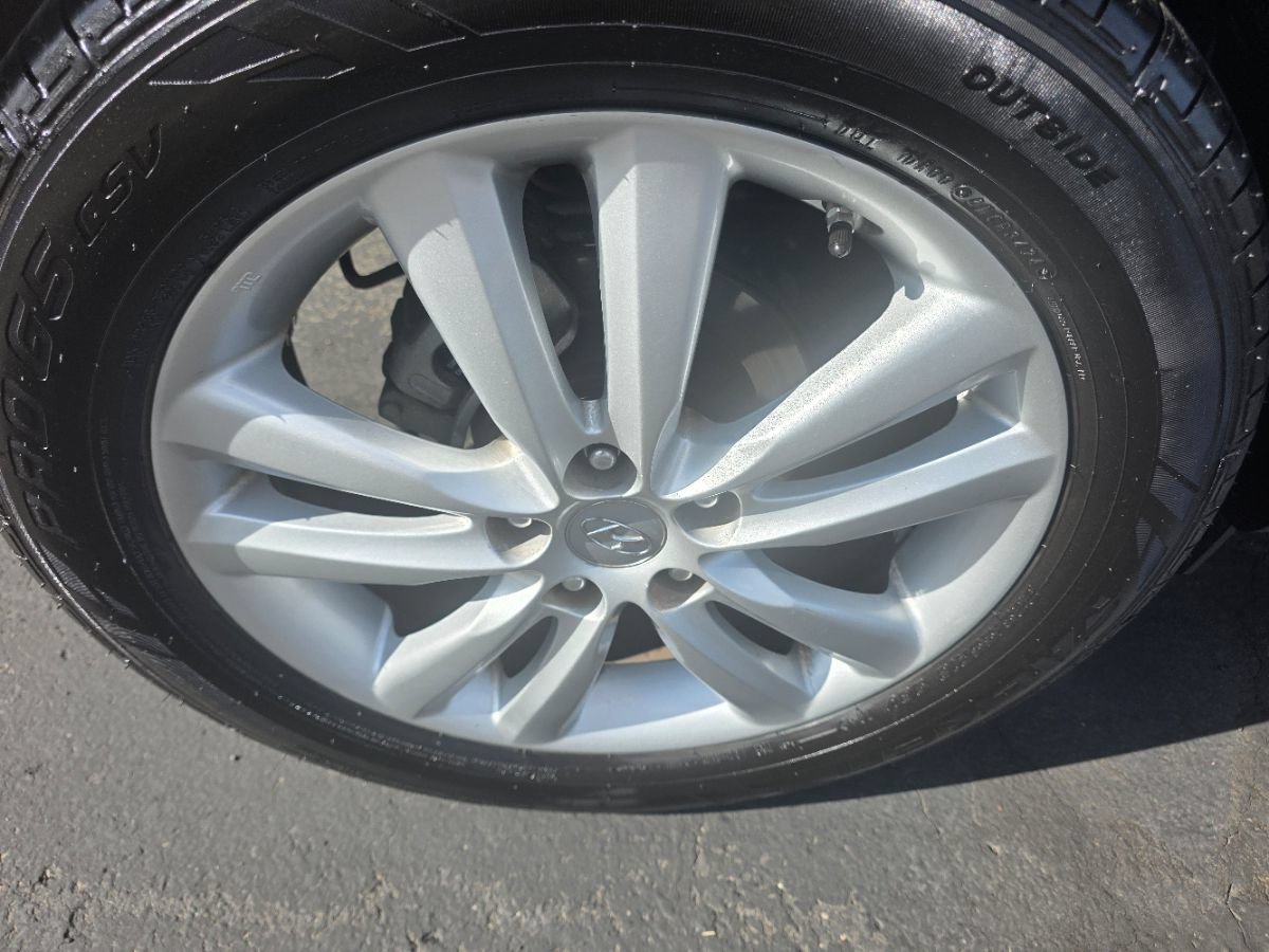 Used 2010 Hyundai Tucson Limited w/ Premium Pkg 4 FWD image 10