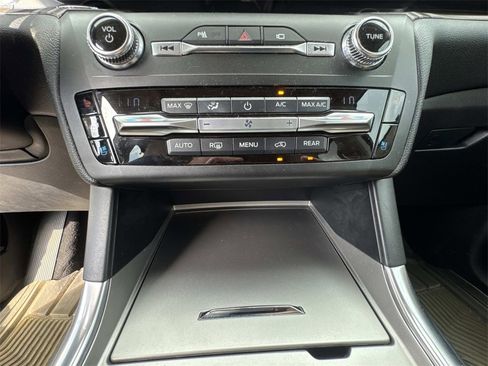 Used 2020 Ford Explorer Limited image 42