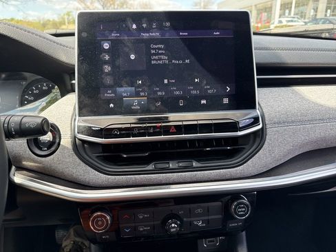 Used 2024 Jeep Compass Latitude image 12