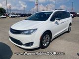 Used 2018 Chrysler Pacifica Limited image 3