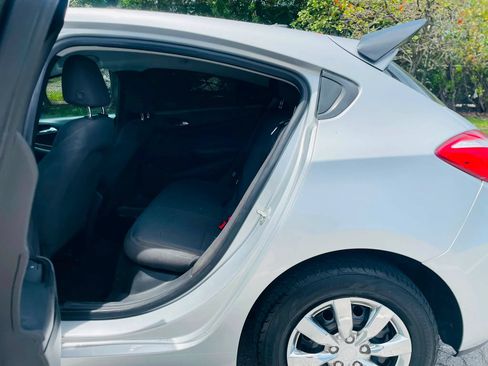 Used 2019 Chevrolet Cruze LS FWD image 10