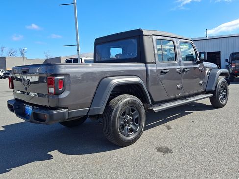Used 2025 Jeep Gladiator Sport AWD/4WD image 6