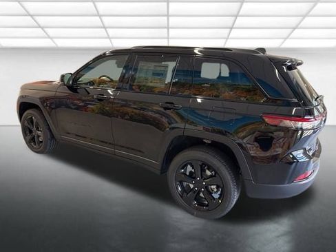 New 2025 Jeep Grand Cherokee Altitude image 4