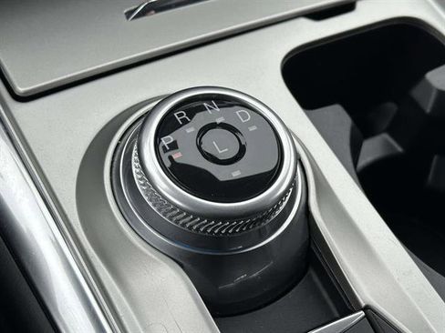 Used 2022 Ford Explorer XLT w/ Equipment Group 202A image 19