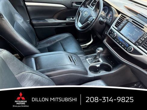Used 2018 Toyota Highlander XLE AWD/4WD image 17