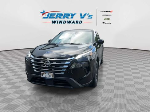 Used 2024 Nissan Rogue SV image 3