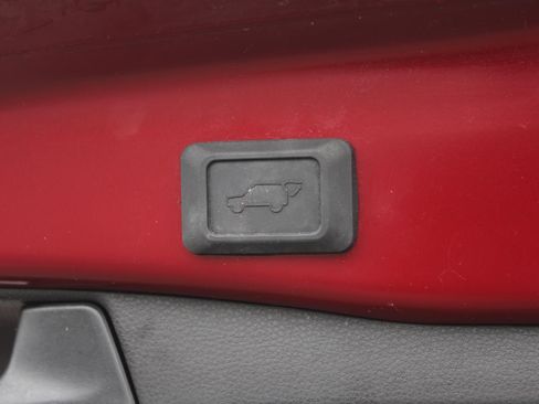 Used 2024 Toyota RAV4 XLE w/ Convenience Package image 10