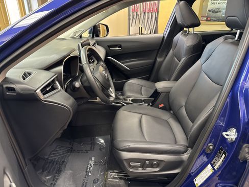 Used 2023 Toyota Corolla Cross XLE w/ Convenience Package image 7