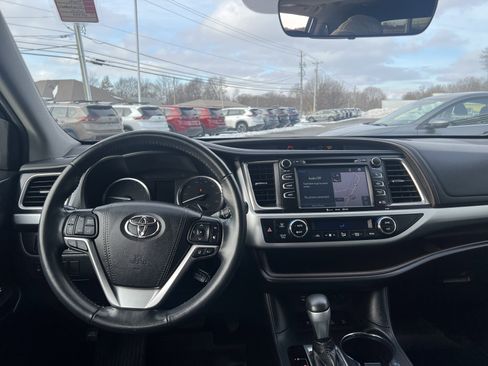 Used 2019 Toyota Highlander XLE image 6