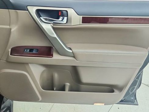 Used 2018 Lexus GX 460 Premium w/ Premium Package image 24