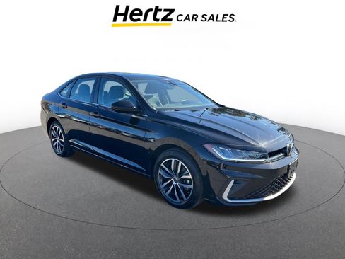 Used 2025 Volkswagen Jetta SE image 1