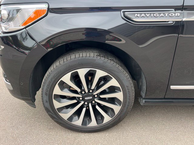 Used 2024 Lincoln Navigator L Reserve AWD/4WD image 9