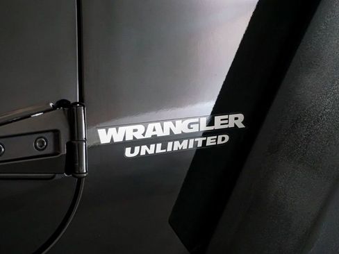 Used 2013 Jeep Wrangler Unlimited Rubicon w/ Connectivity Group AWD/4WD image 43
