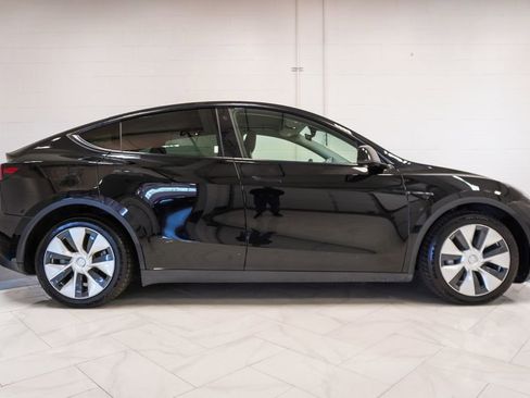 Used 2022 Tesla Model Y Long Range AWD/4WD image 29