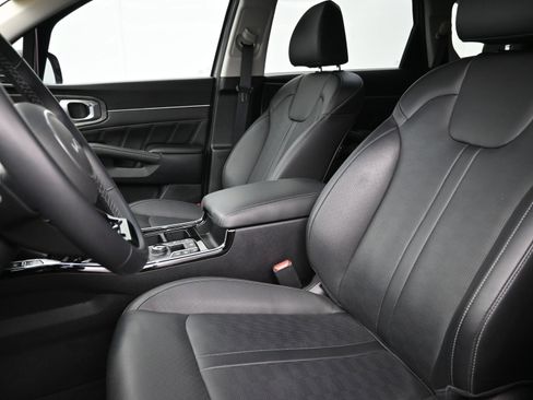 Used 2025 Kia Sorento SX image 11